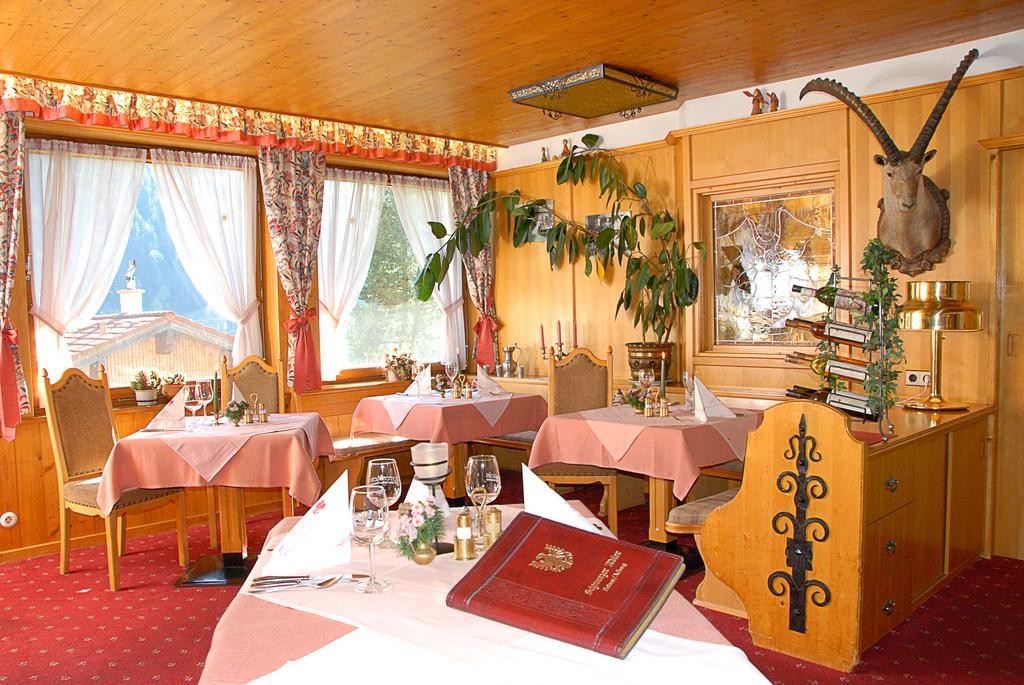Hotel Schwarzer Adler ペットイ・アム・アールベルク エクステリア 写真