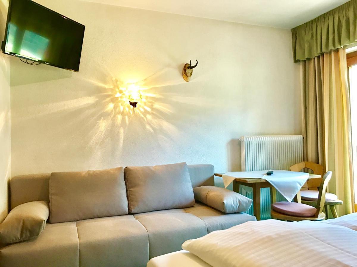 Hotel Schwarzer Adler ペットイ・アム・アールベルク エクステリア 写真