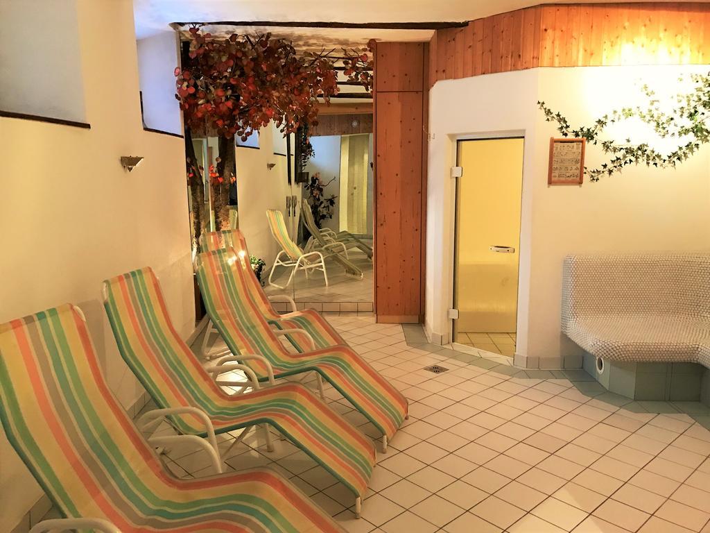 Hotel Schwarzer Adler ペットイ・アム・アールベルク エクステリア 写真