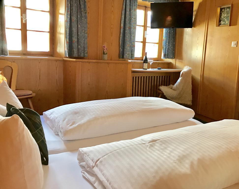 Hotel Schwarzer Adler ペットイ・アム・アールベルク エクステリア 写真